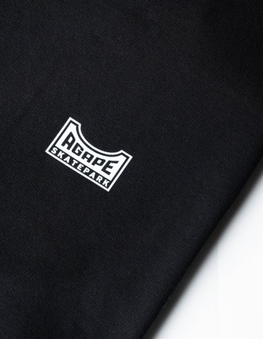 Black crewneck junior sweatshirt